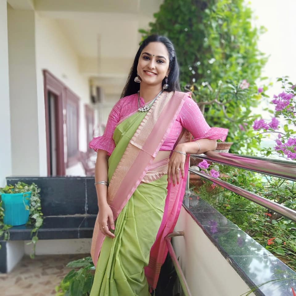 Zee Telugu Tv Anchor Kasi Annapurna In Green Saree Blouse